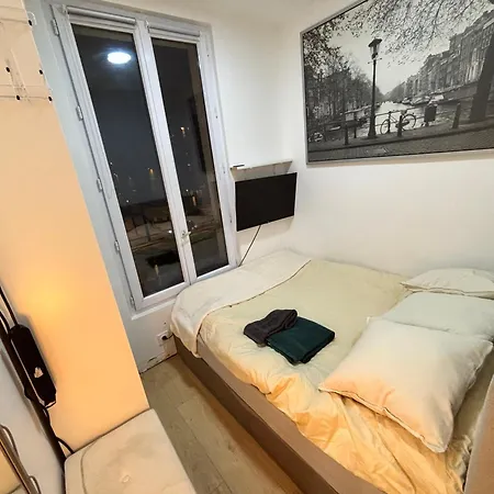 Des Tulipes In Apartment